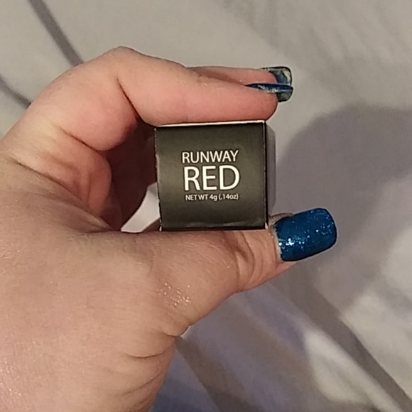 Lipstick - Picture 4 of 4